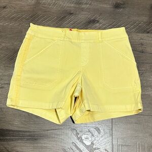 NWOT Spanx Flat Front Pull-on Stretch Twill Chino Shorts 6 inch Butter Yellow M